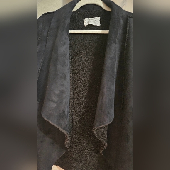 VELVET by Graham&Spencer Faux fur lined  faux suede outer draped jacket. Size S - Picture 5 of 13